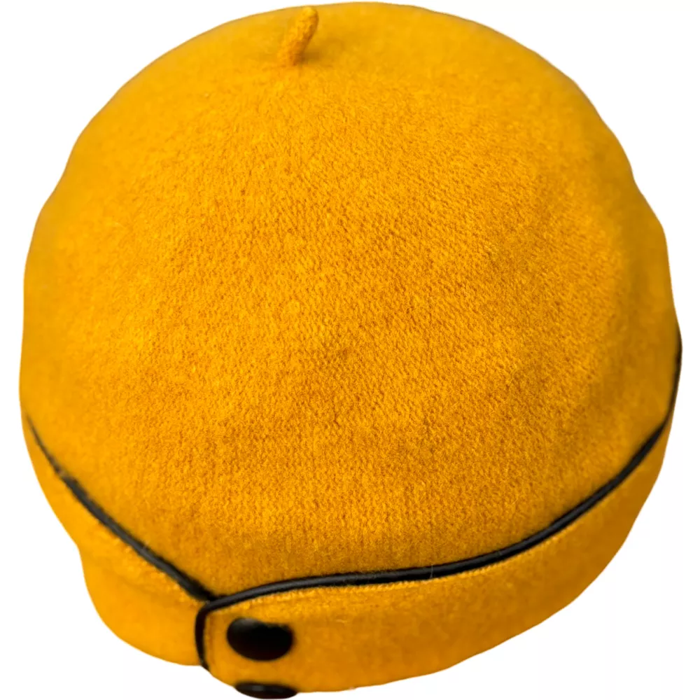 bonnet bouton cuir